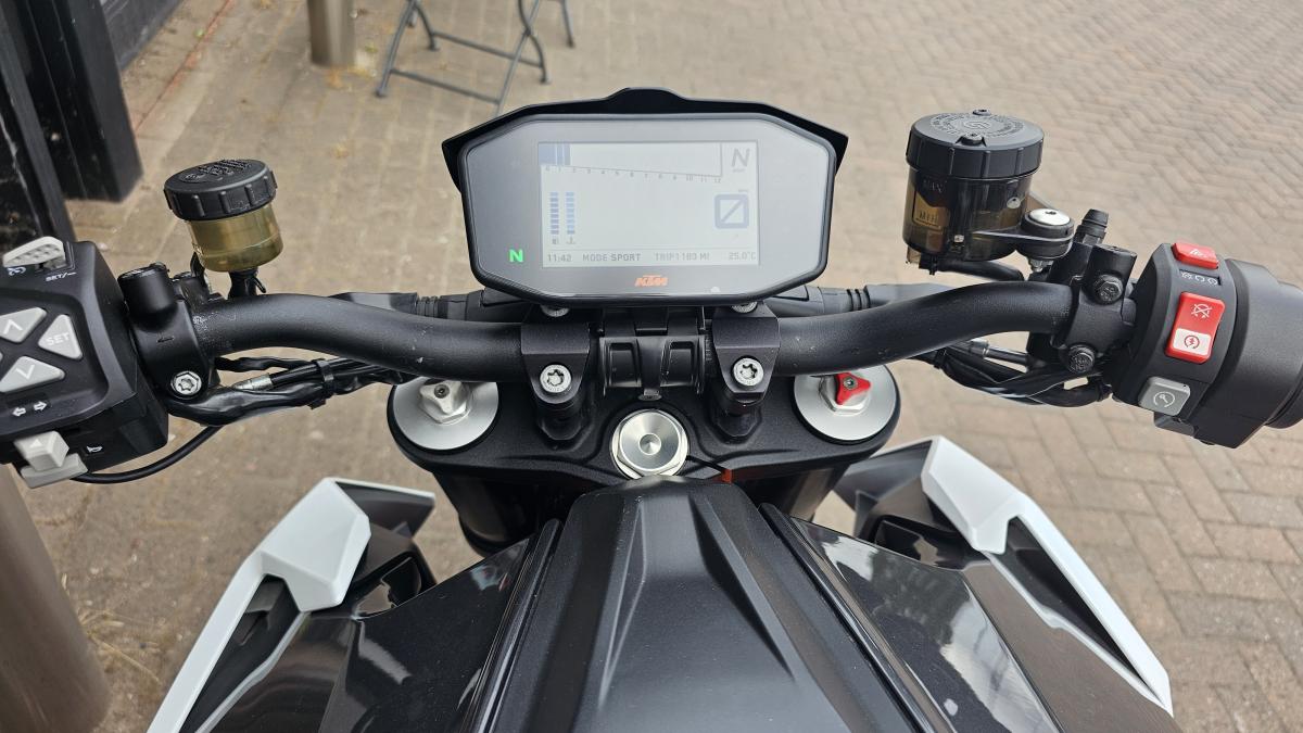 
								KTM KTM 1290 SUPERDUKE R 17 full									