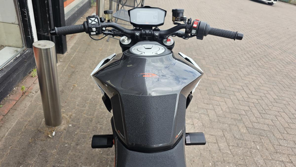 
								KTM KTM 1290 SUPERDUKE R 17 full									