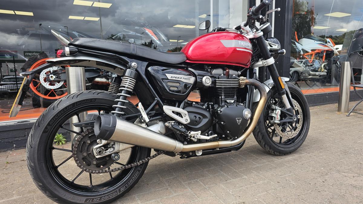 
								Triumph SPEED TWIN 1200 full									