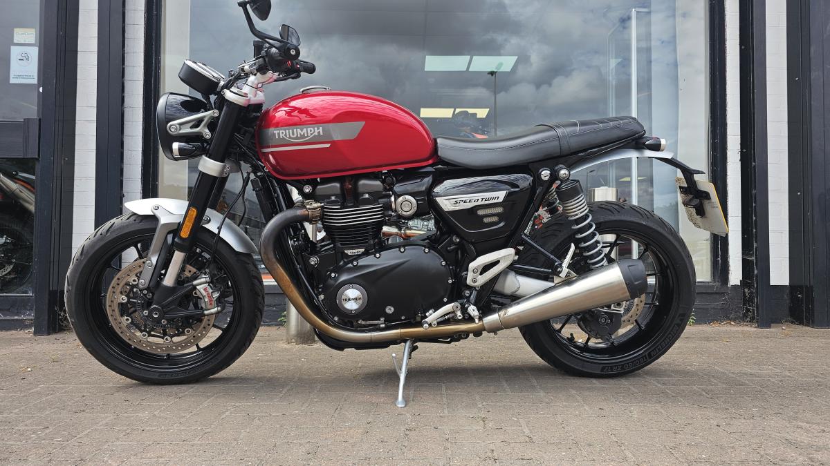 
								Triumph SPEED TWIN 1200 full									