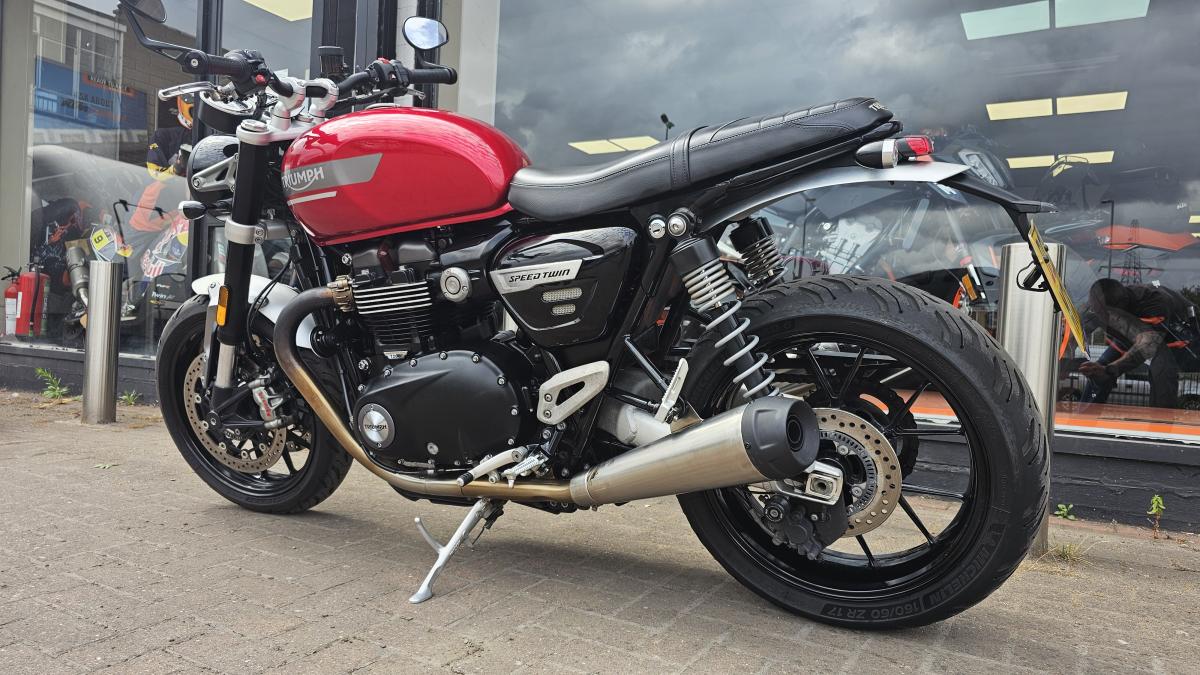 
								Triumph SPEED TWIN 1200 full									