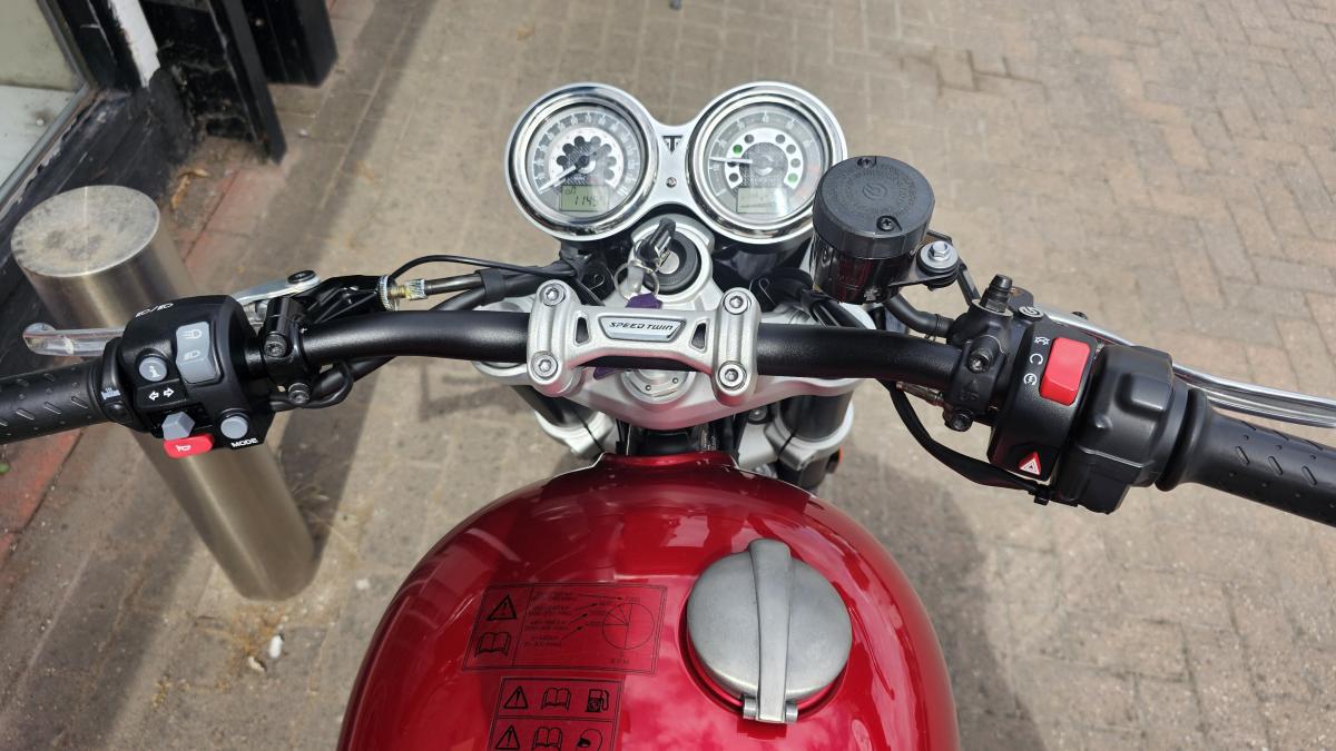 
								Triumph SPEED TWIN 1200 full									