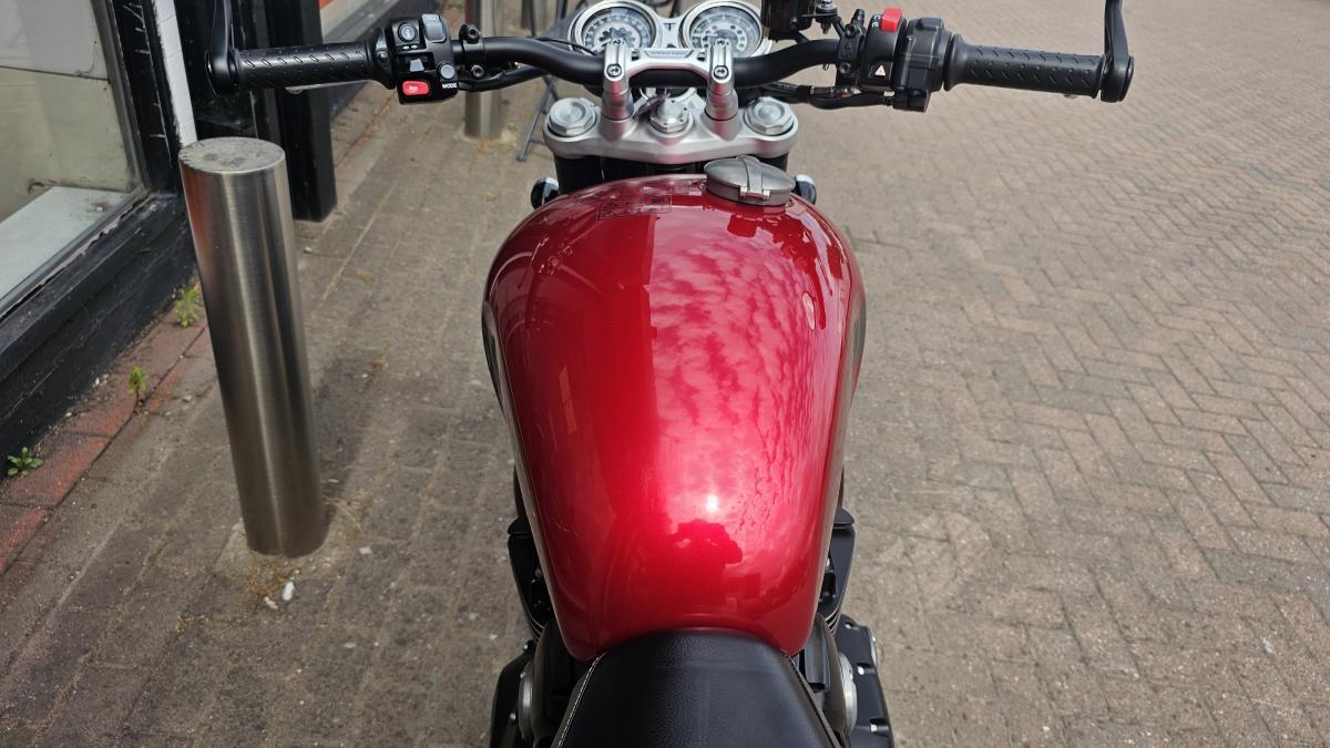 
								Triumph SPEED TWIN 1200 full									