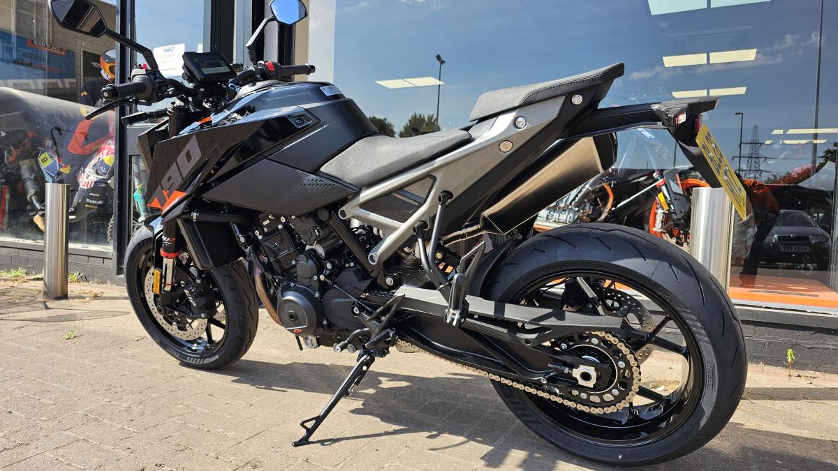 
								KTM 790 DUKE full									