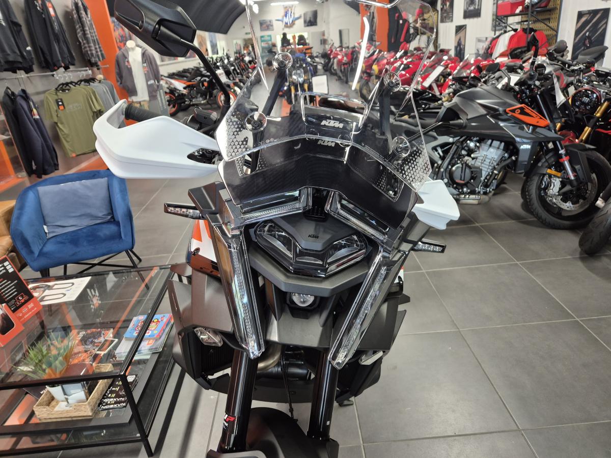 
								KTM 1390 Super Adventure S full									
