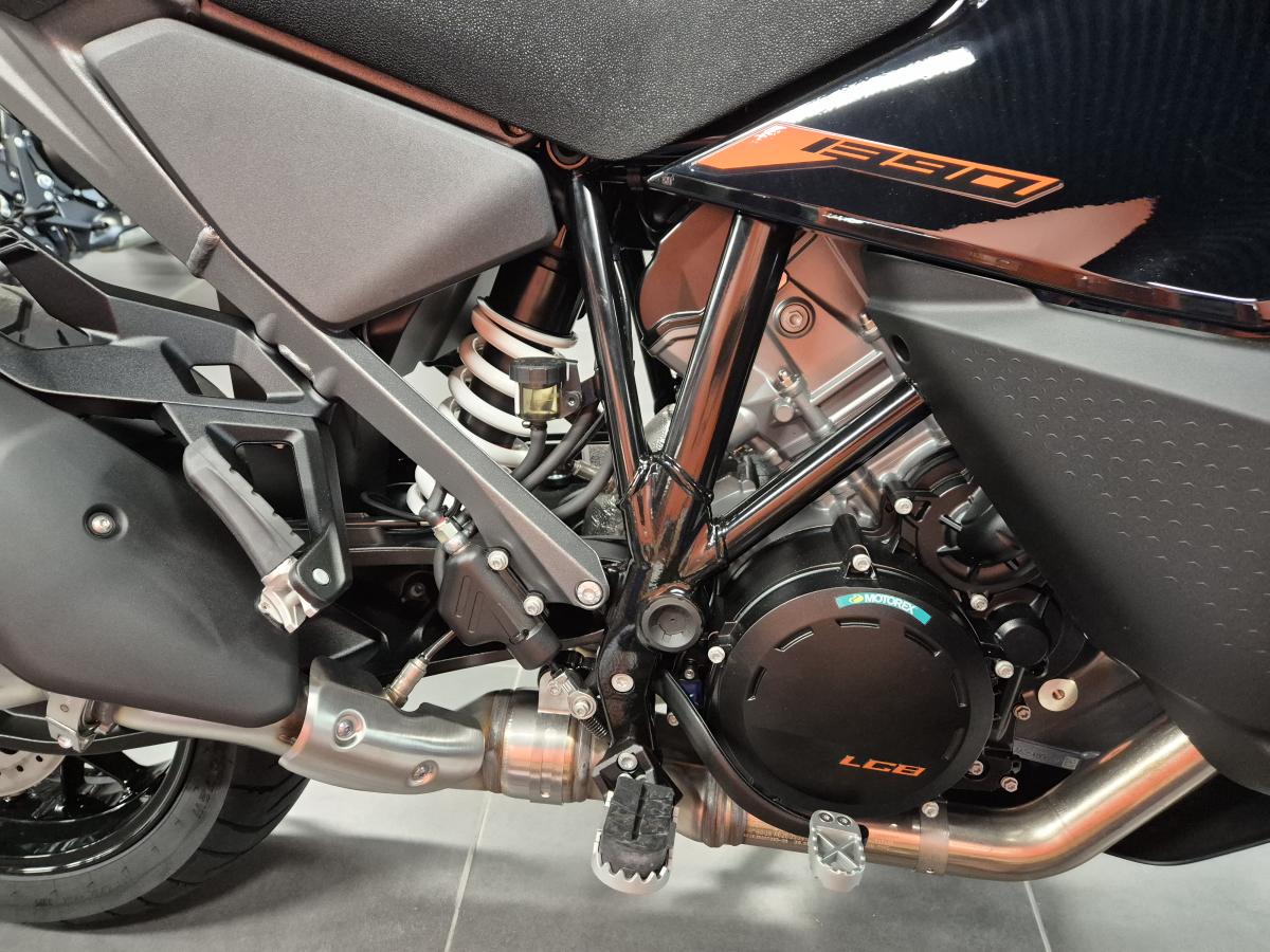 
								KTM 1390 Super Adventure S full									