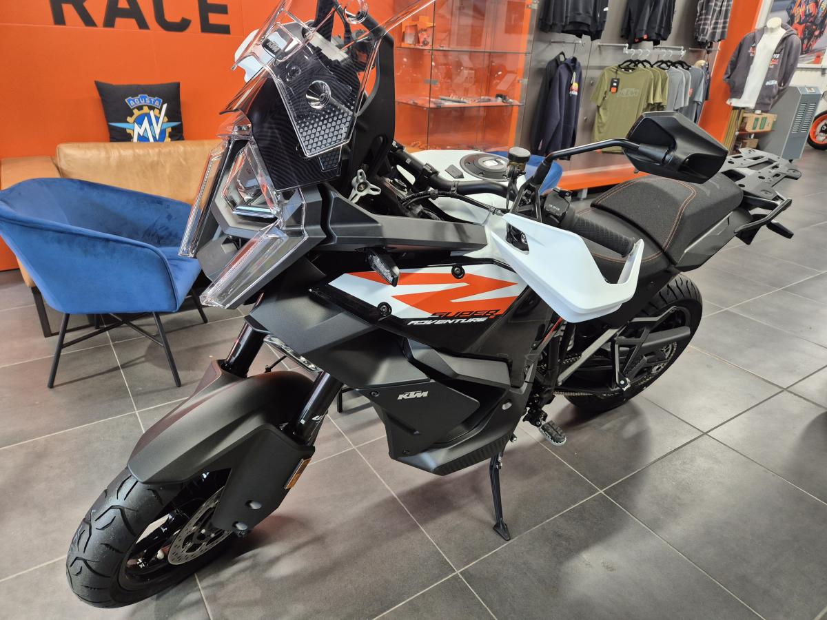 
								KTM 1390 Super Adventure S full									