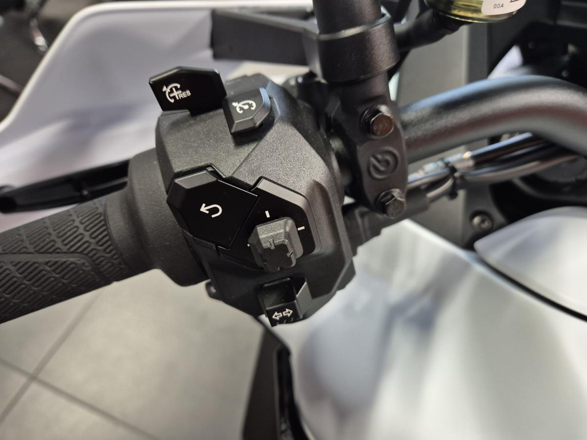 
								KTM 1390 Super Adventure S full									