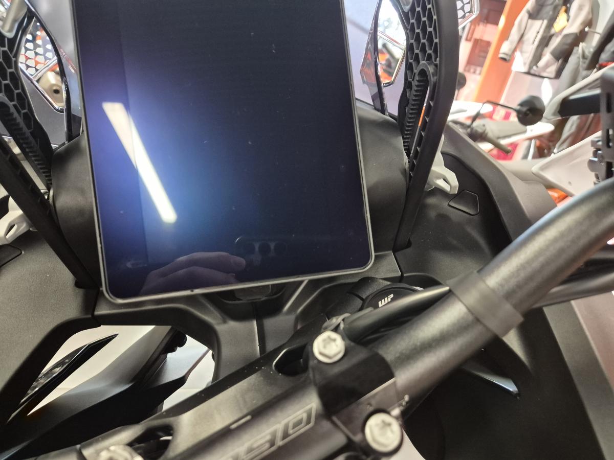 
								KTM 1390 Super Adventure S full									