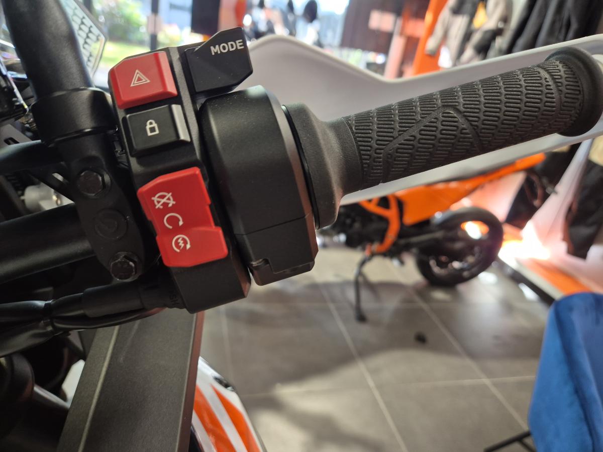 
								KTM 1390 Super Adventure S full									