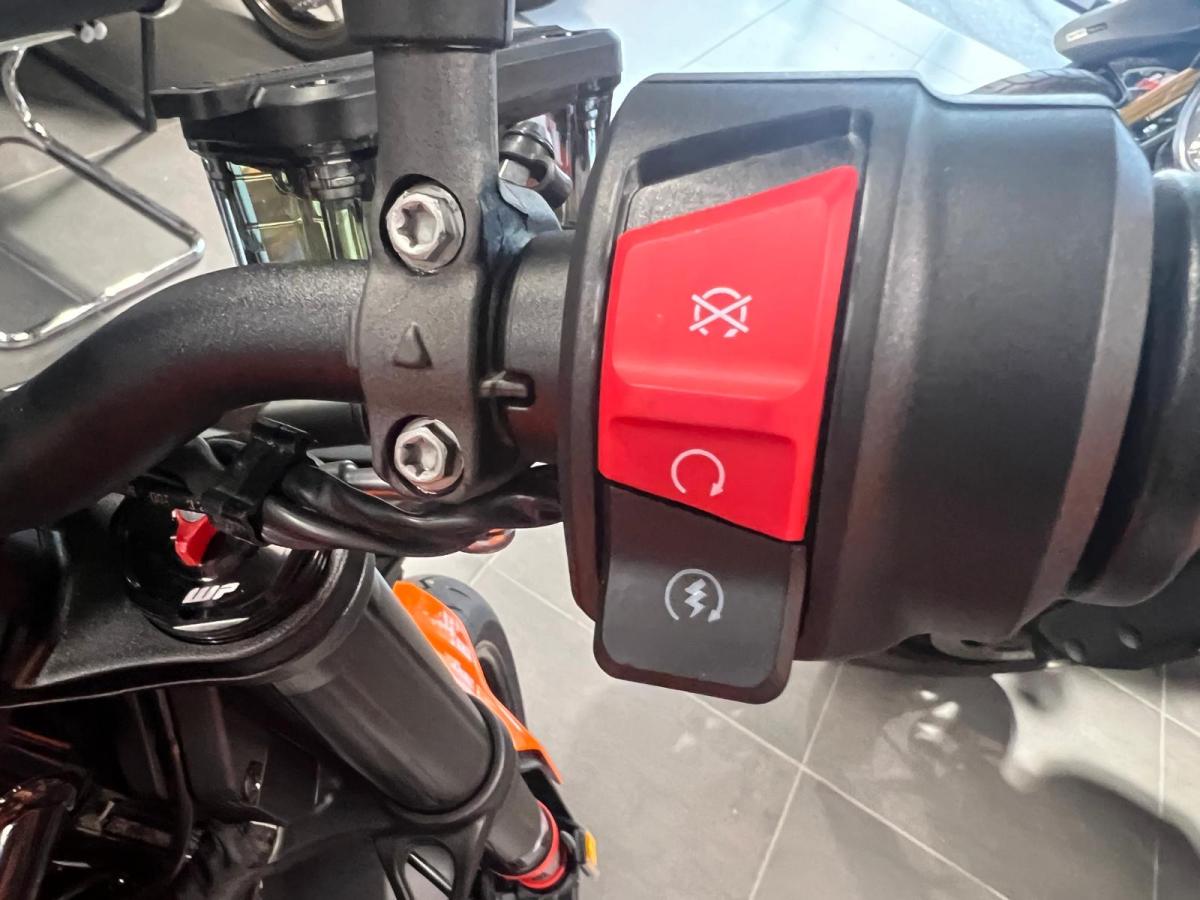 
								KTM 790 DUKE L full									