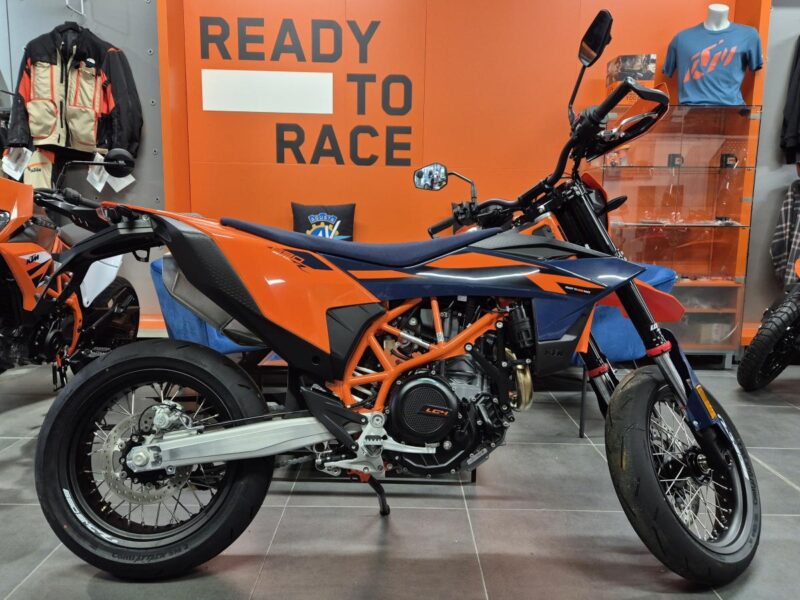 KTM 690 SMCR Supermoto 2026