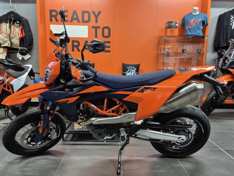 KTM 690 SMCR Supermoto 2026