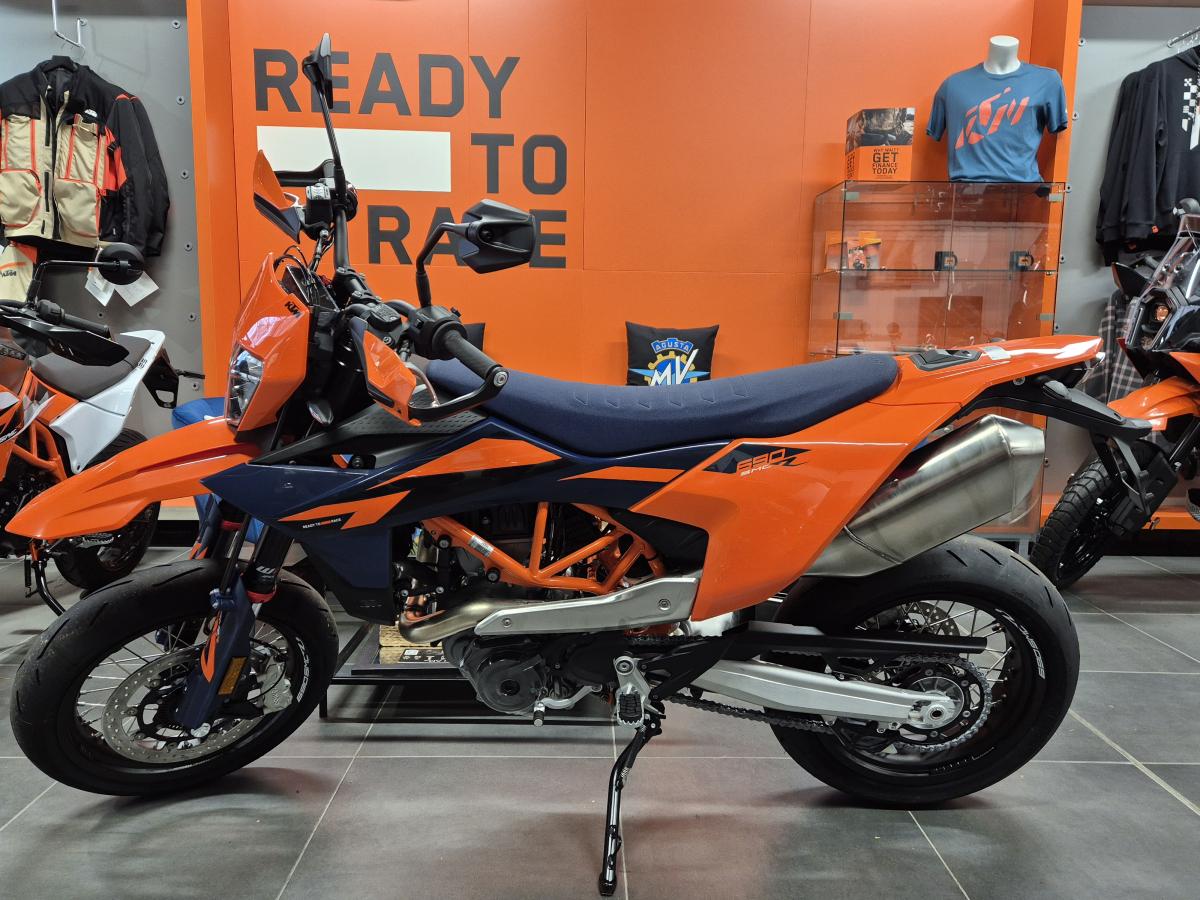 
								KTM 690 SMCR Supermoto 2026 full									