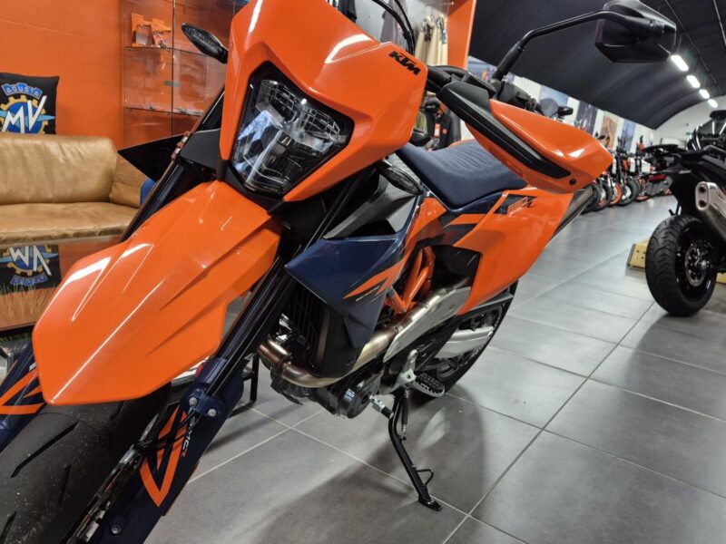 KTM 690 SMCR Supermoto 2026