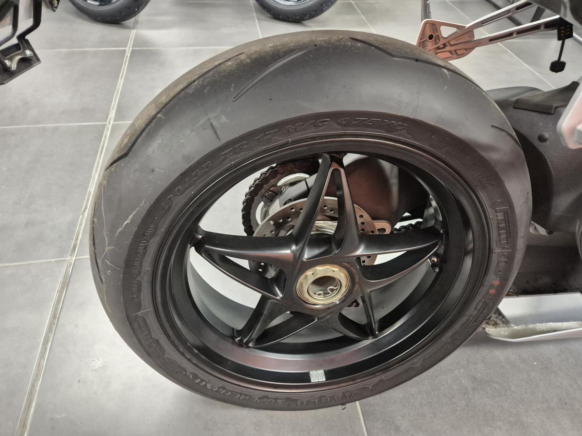 
								MV AGUSTA MV AGUSTA F4 1000 R 2010 full									