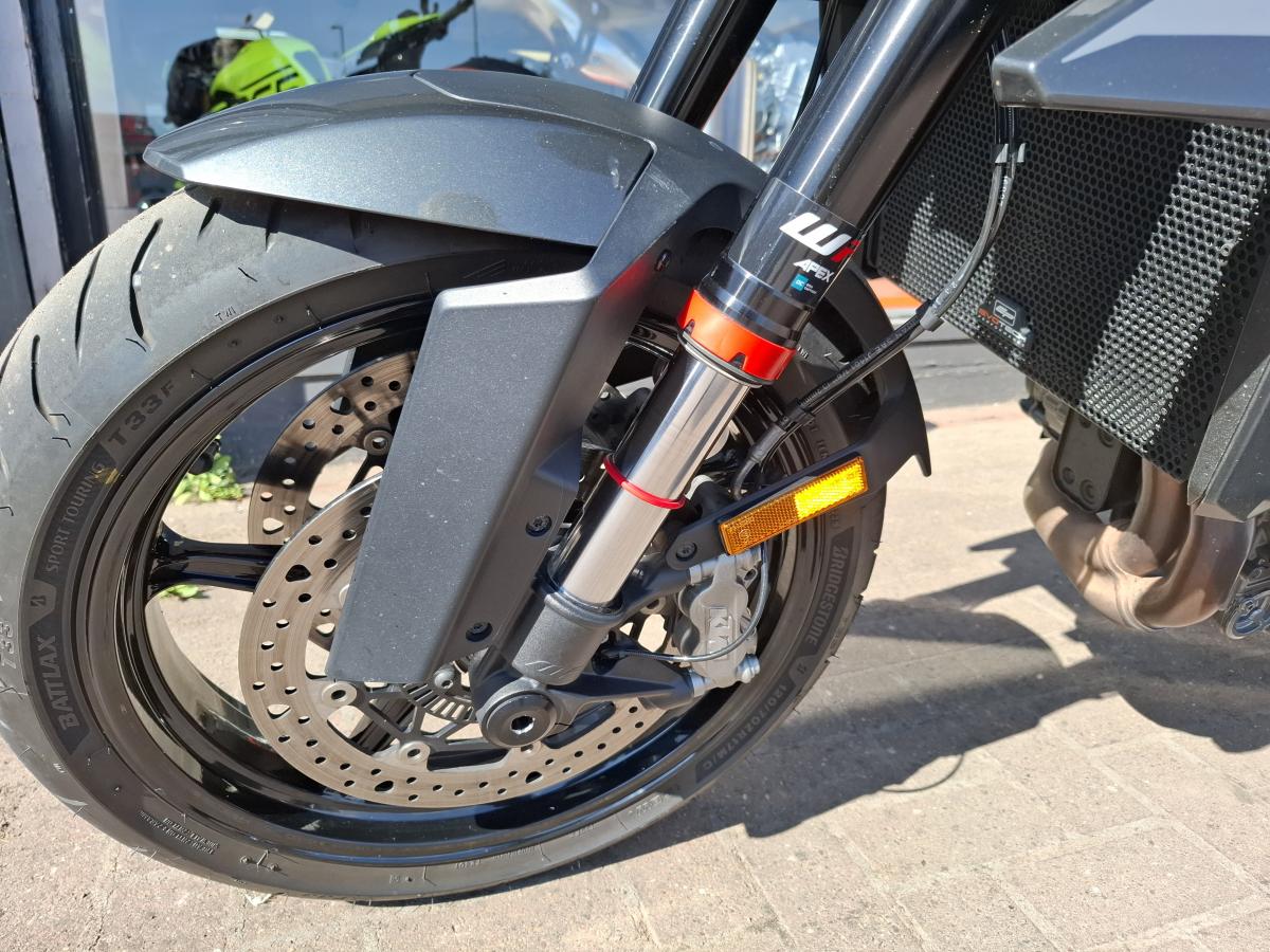 
								KTM KTM 990 DUKE full									