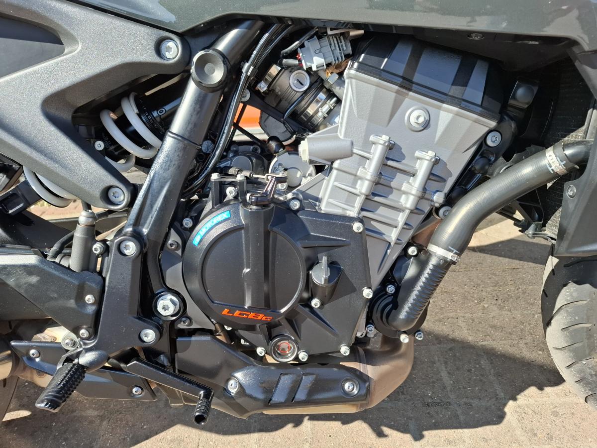 
								KTM KTM 990 DUKE full									