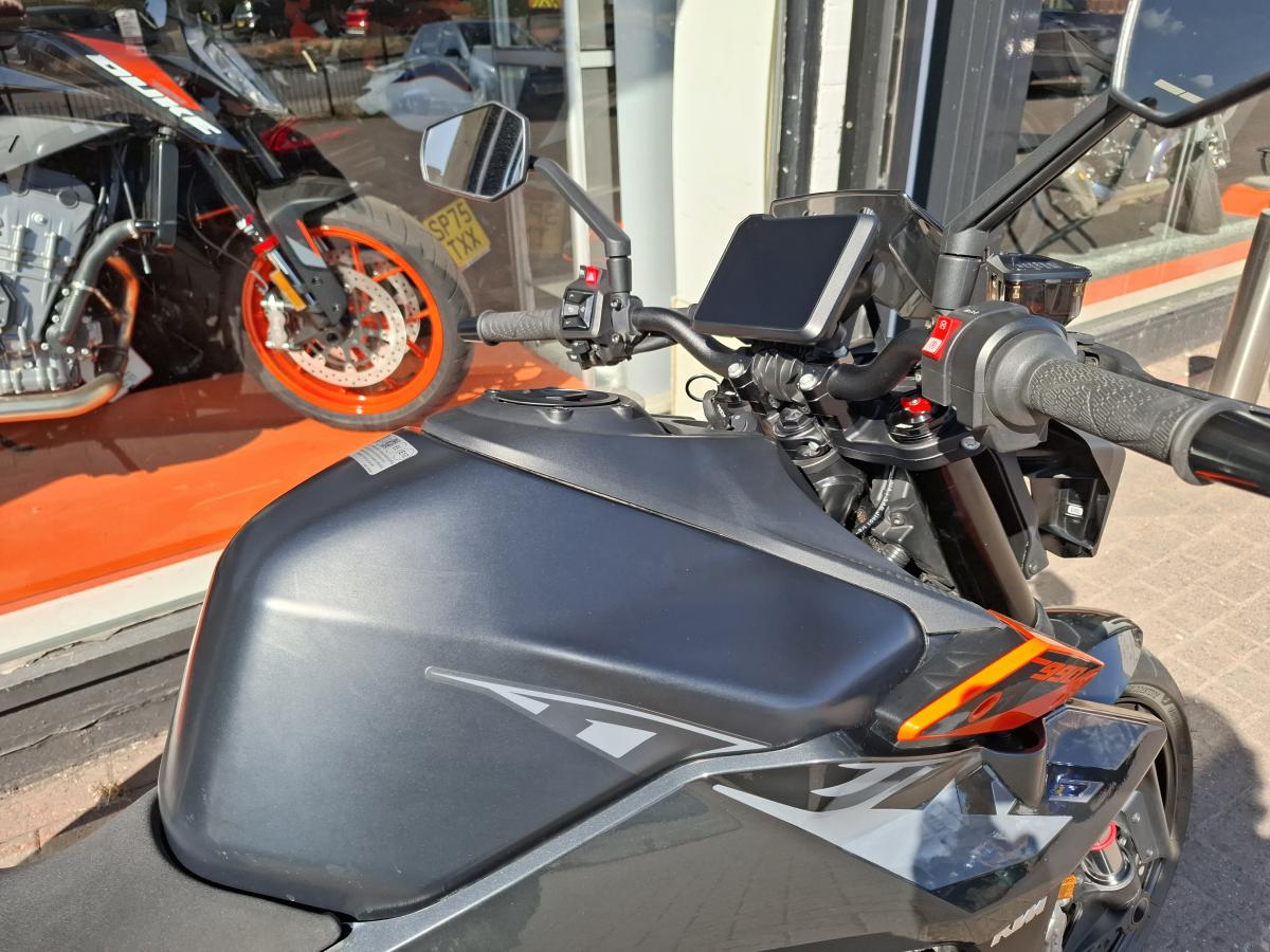 
								KTM KTM 990 DUKE full									