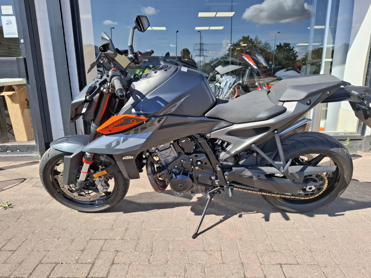 
								KTM KTM 990 DUKE full									