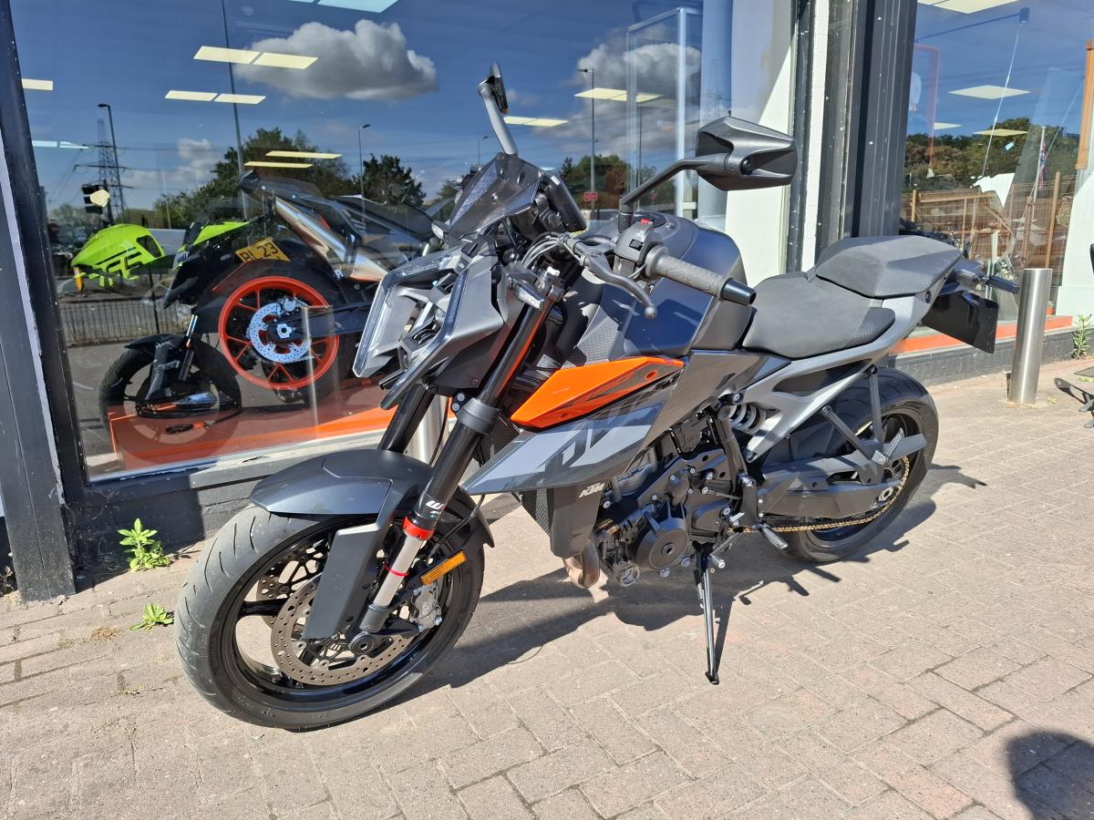 
								KTM KTM 990 DUKE full									