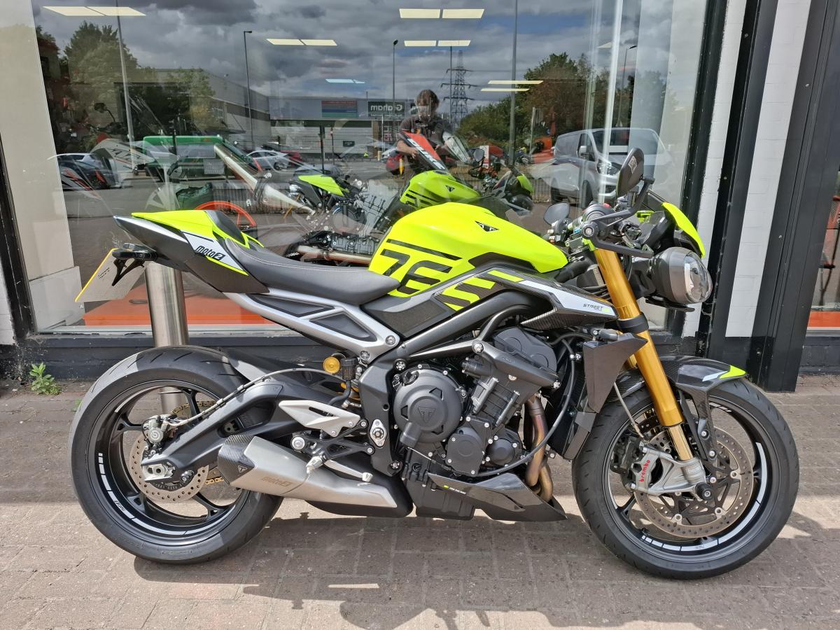 TRIUMPH STREET TRIPLE RS