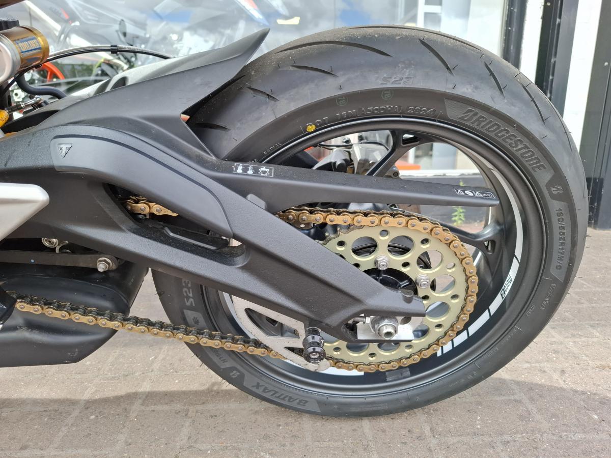 
								TRIUMPH STREET TRIPLE RS full									