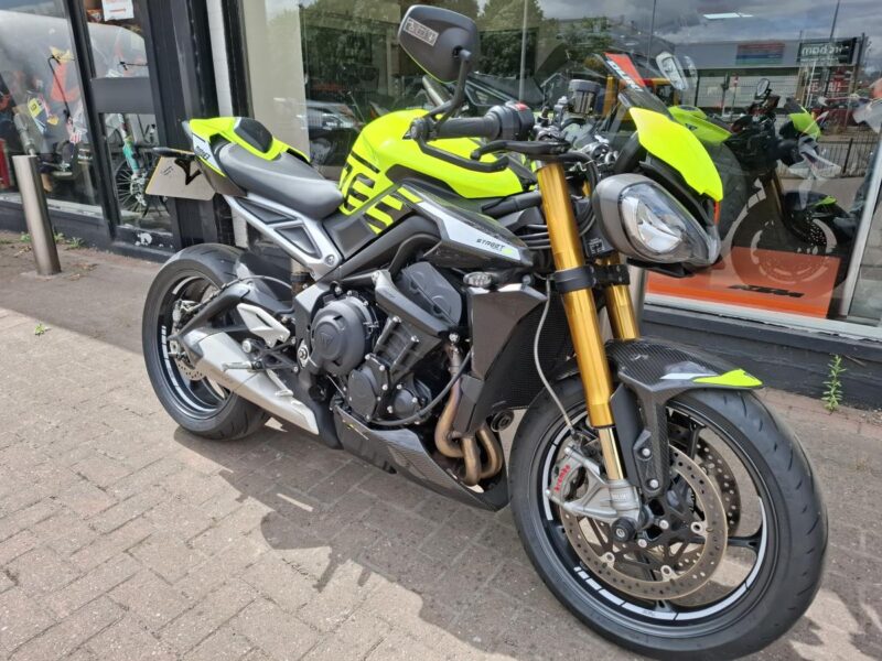 TRIUMPH STREET TRIPLE RS