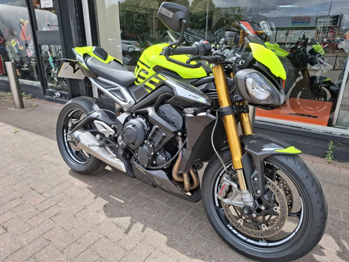 TRIUMPH STREET TRIPLE RS
