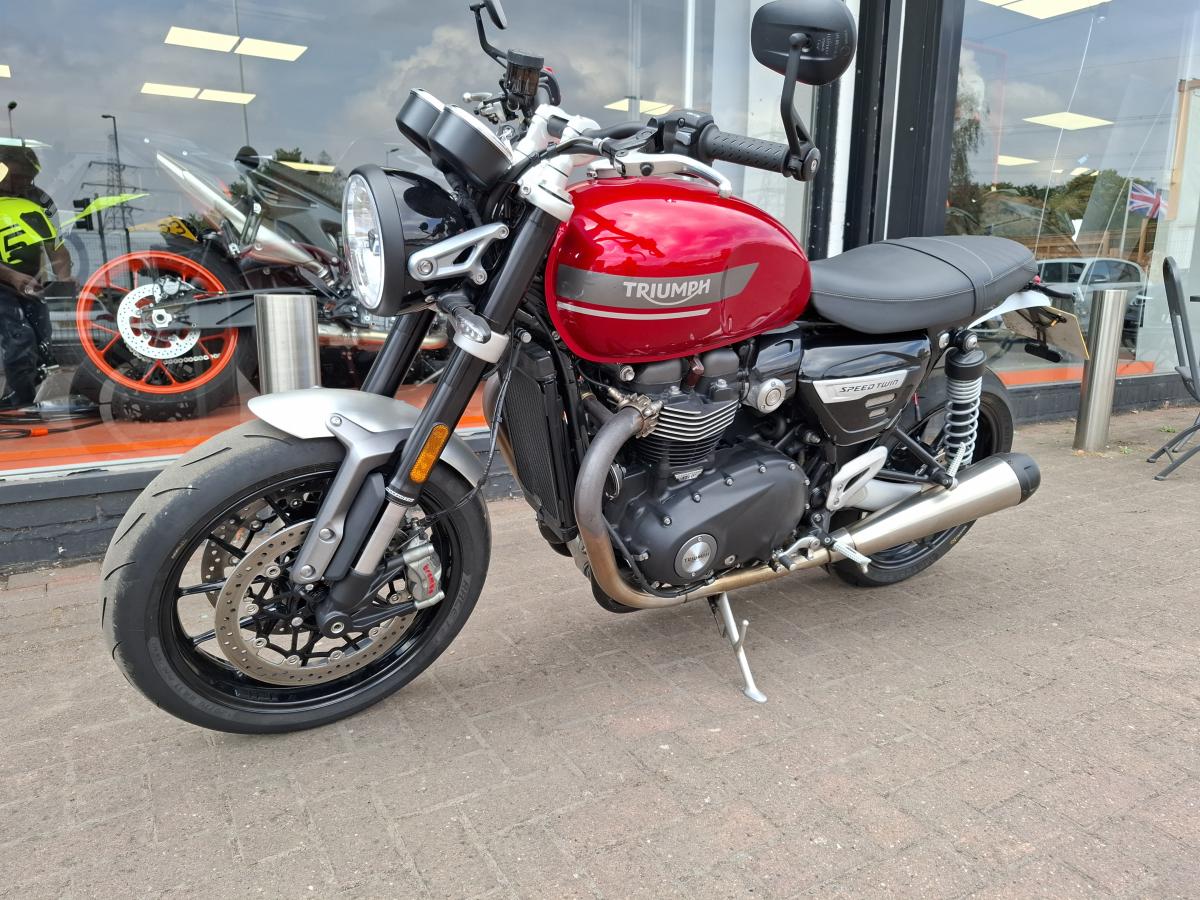 
								Triumph TRIUMPH SPEED TWIN full									