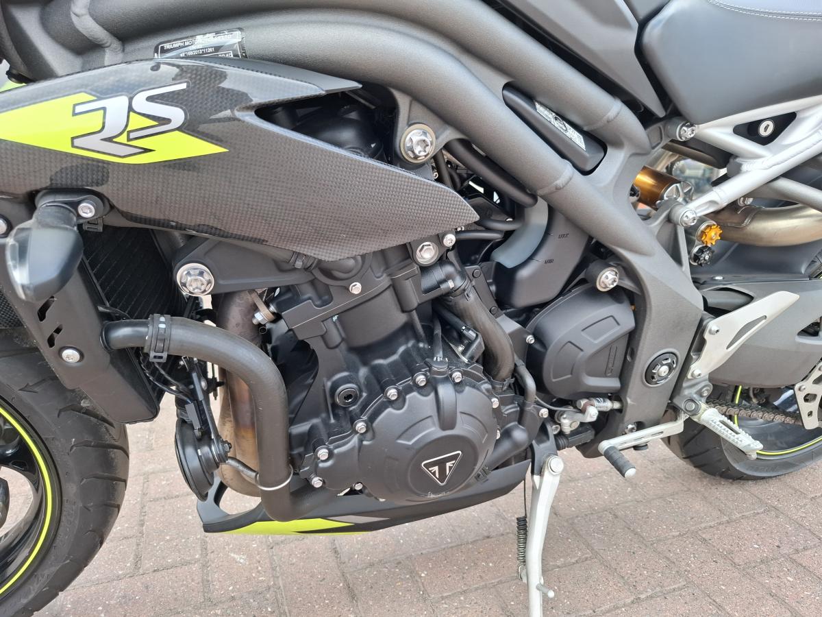 
								TRIUMPH TRIUMPH SPEED TRIPLE RS 1050 full									