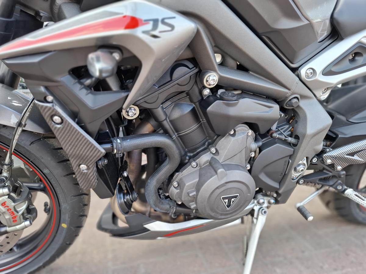 
								TRIUMPH STREET TRIPLE RS 765 full									