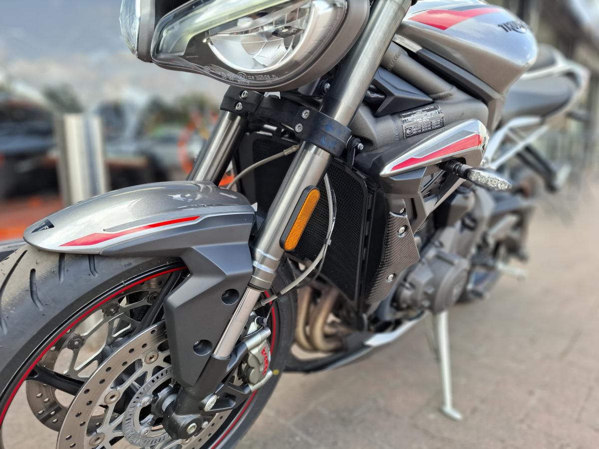 
								TRIUMPH STREET TRIPLE RS 765 full									