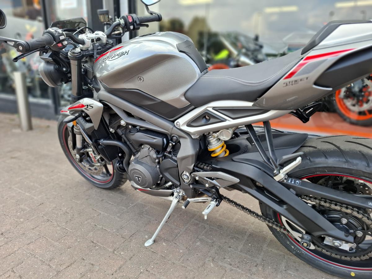 
								TRIUMPH STREET TRIPLE RS 765 full									