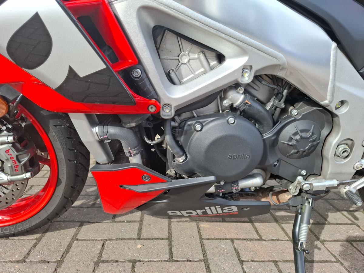 
								APRILIA APRILIA TUONO full									