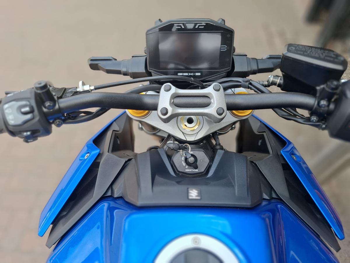 
								Suzuki SUZUKI GSXS 1000 RQ M2 full									