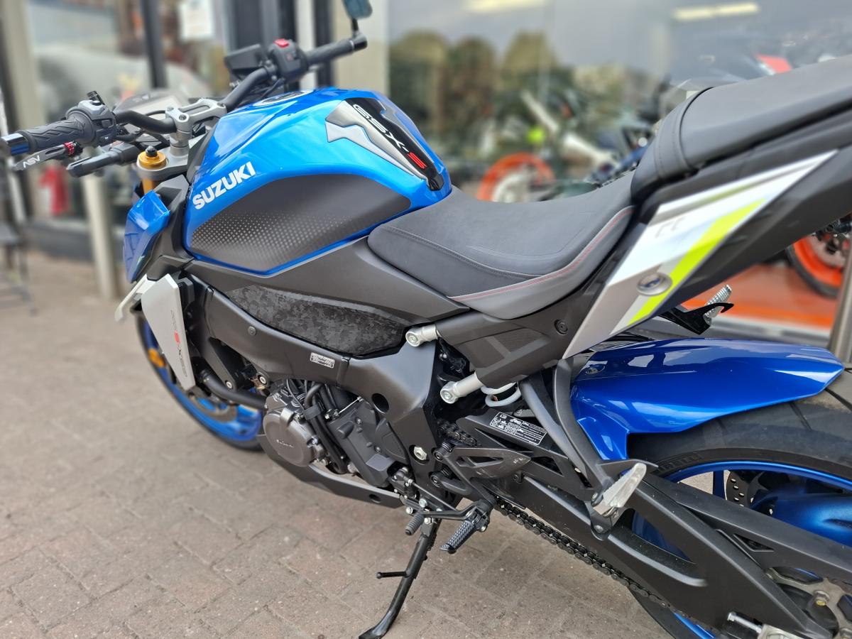 
								Suzuki SUZUKI GSXS 1000 RQ M2 full									
