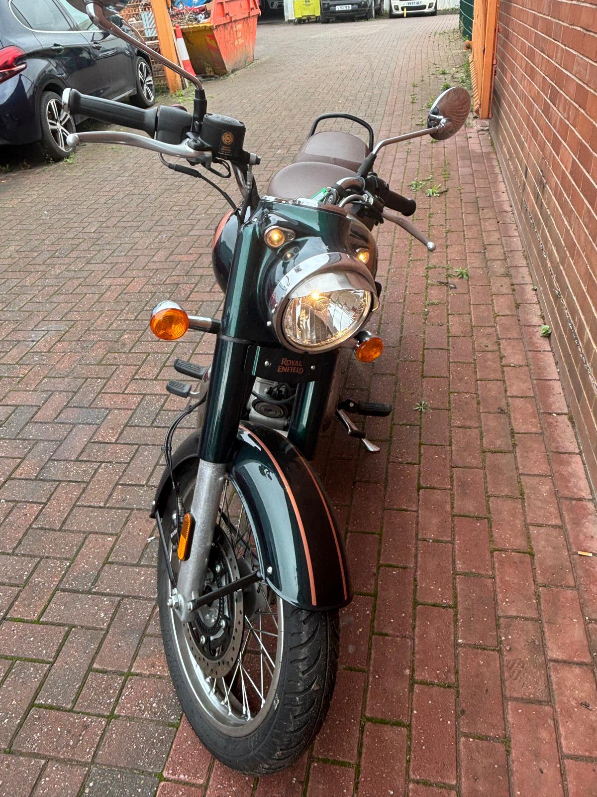 
								Royal Enfield ROYAL ENFIELD CLASSIC 350 full									