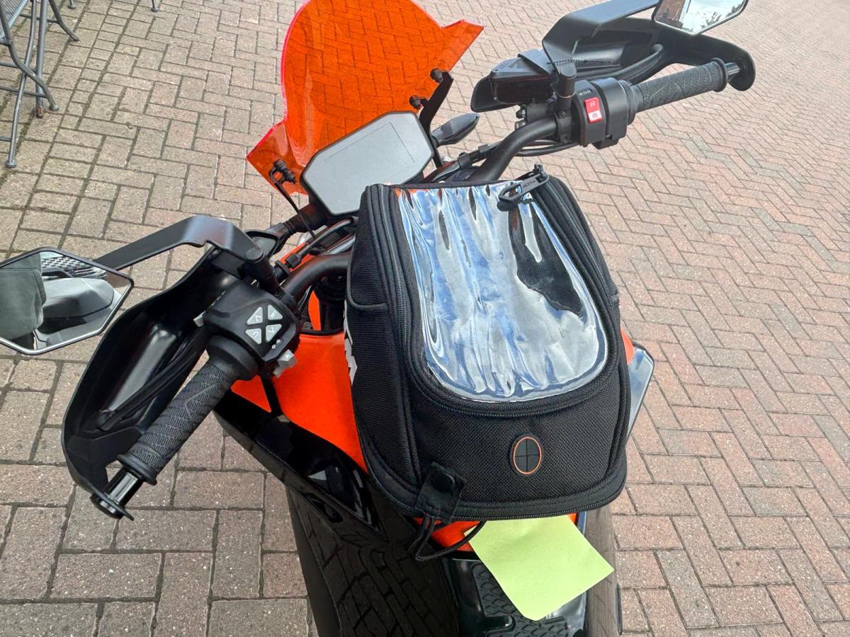 
								KTM KTM 890 DUKE full									