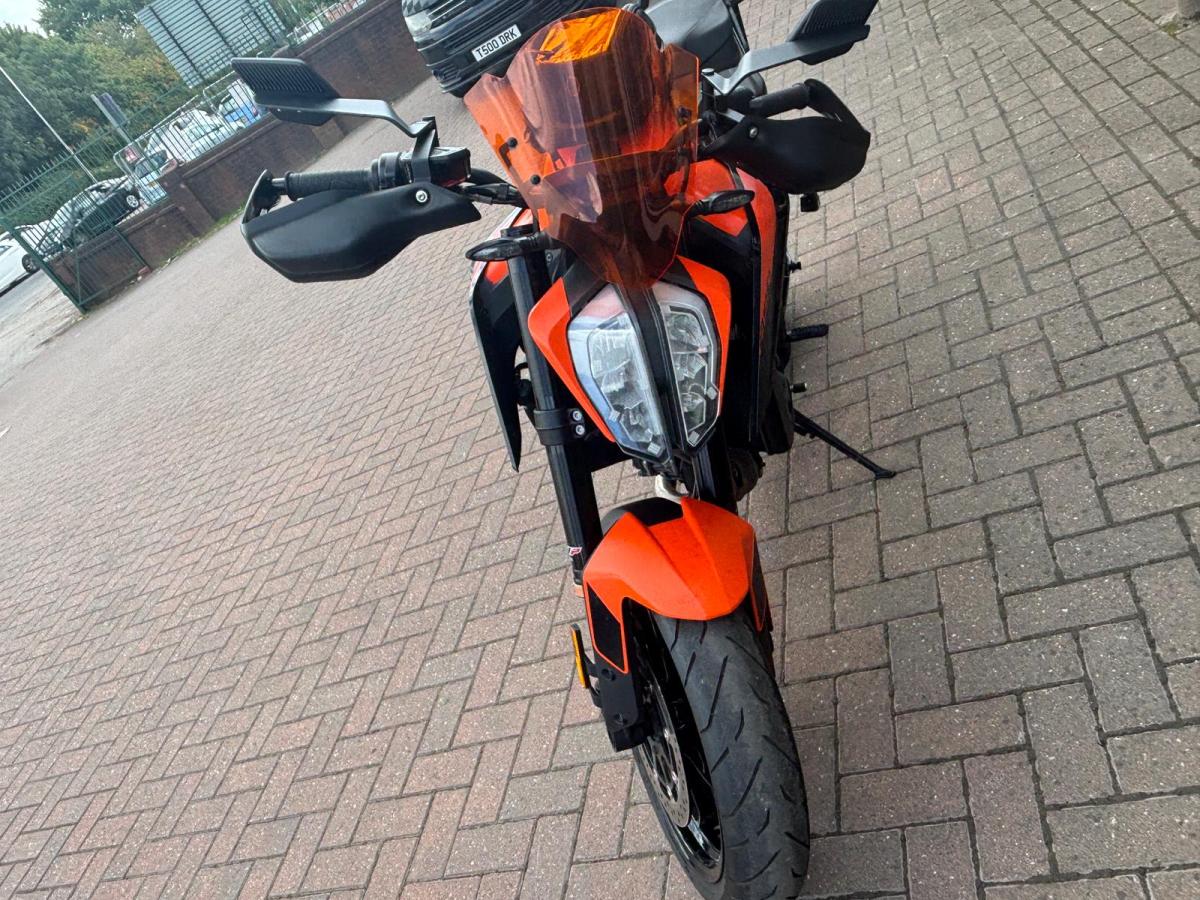 
								KTM KTM 890 DUKE full									