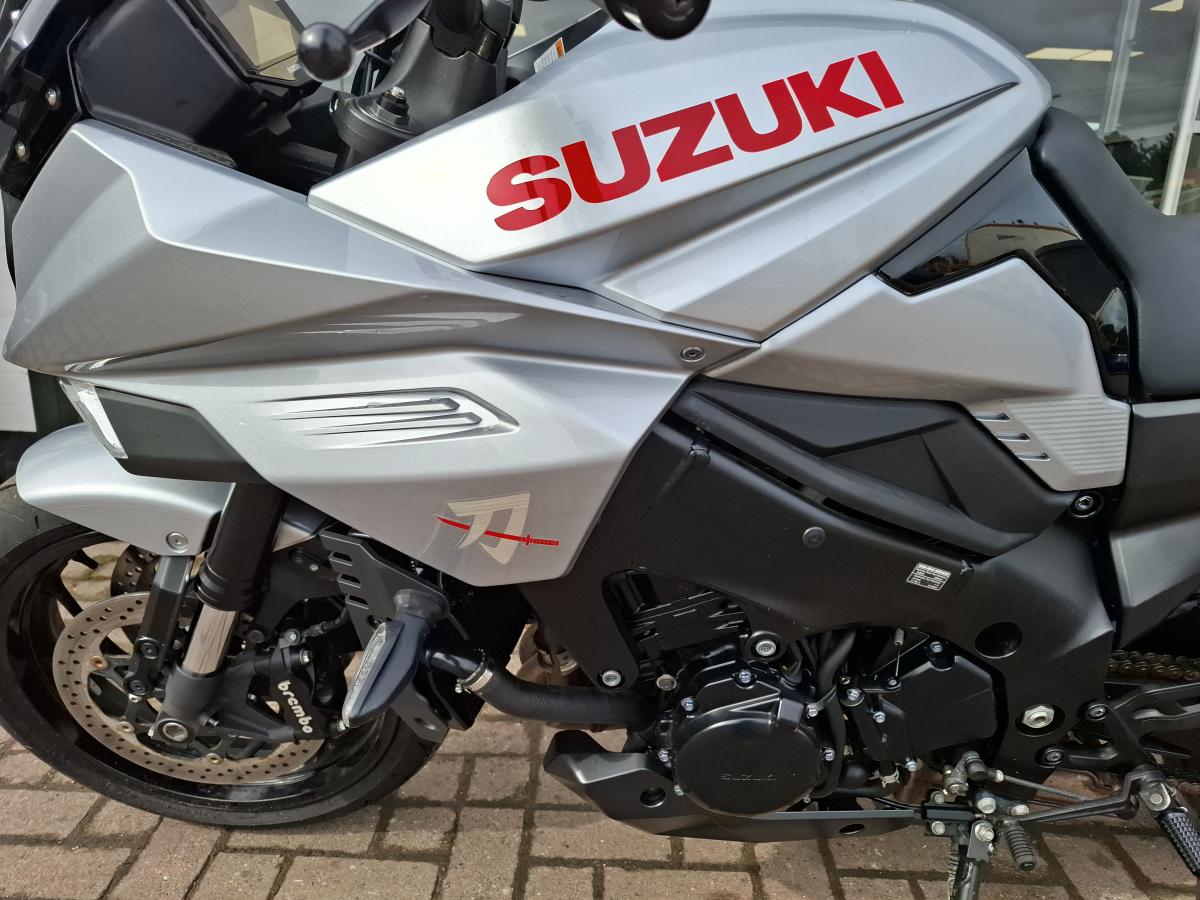 
								Suzuki SUZUKI GSXS 1000 S KATANA full									