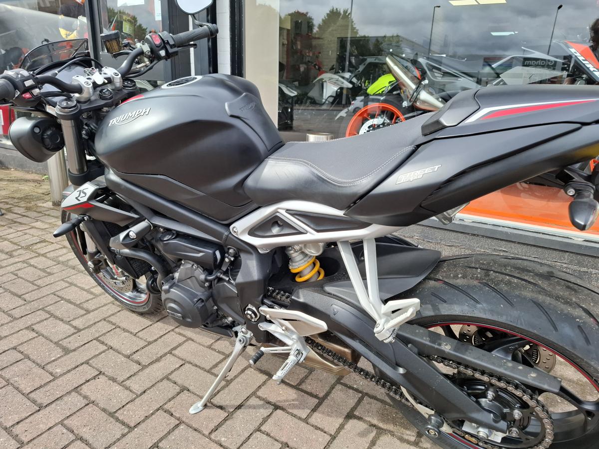 
								TRIUMPH TRIUMPH STREET TRIPLE RS full									
