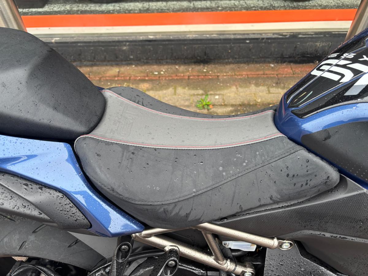 
								Suzuki GSXS 1000 GT+ full									