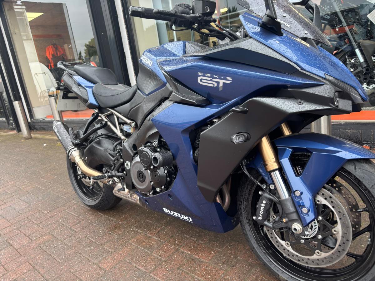 Suzuki GSXS 1000 GT+