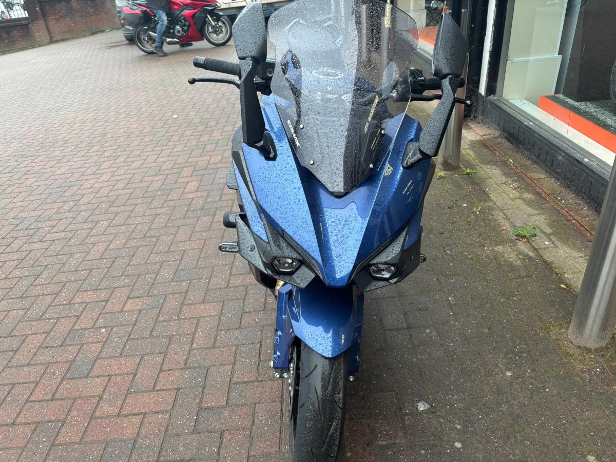 
								Suzuki GSXS 1000 GT+ full									