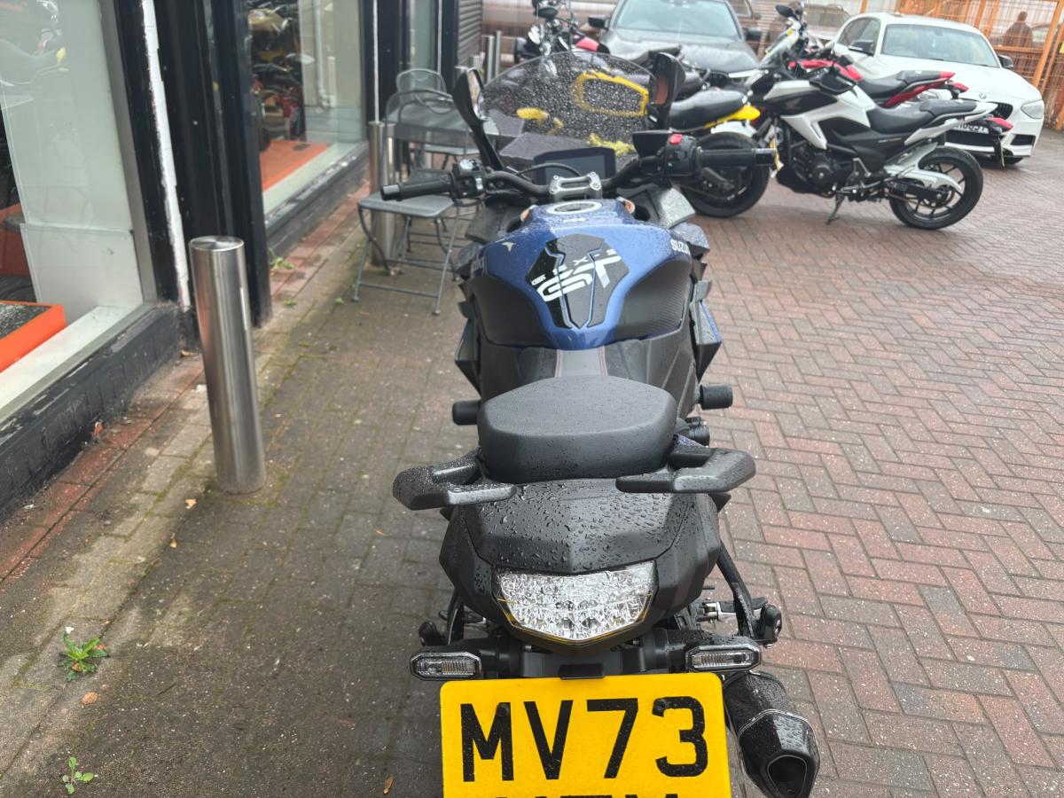 
								Suzuki GSXS 1000 GT+ full									