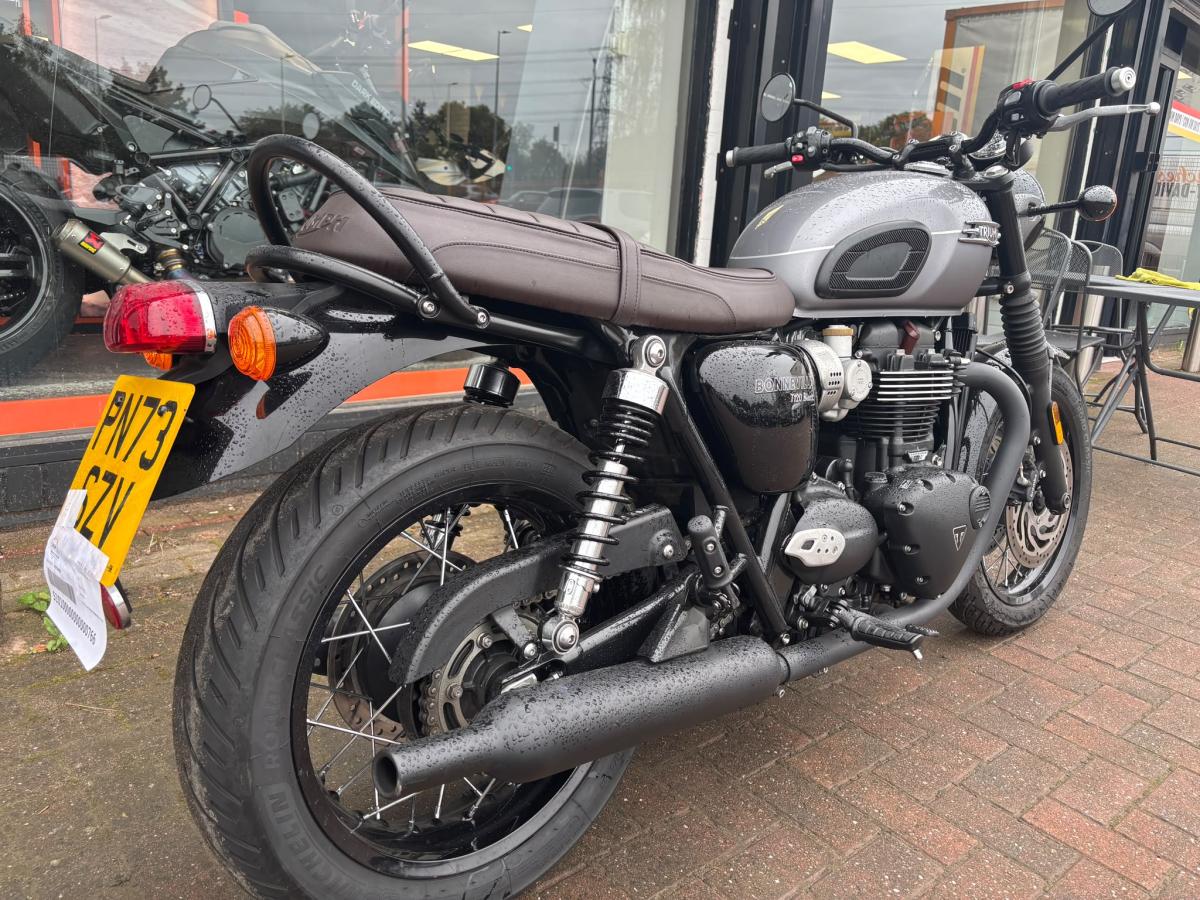 
								TRIUMPH BONNEVILLE T120 BLACK full									