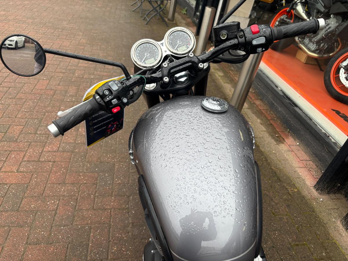 
								TRIUMPH BONNEVILLE T120 BLACK full									