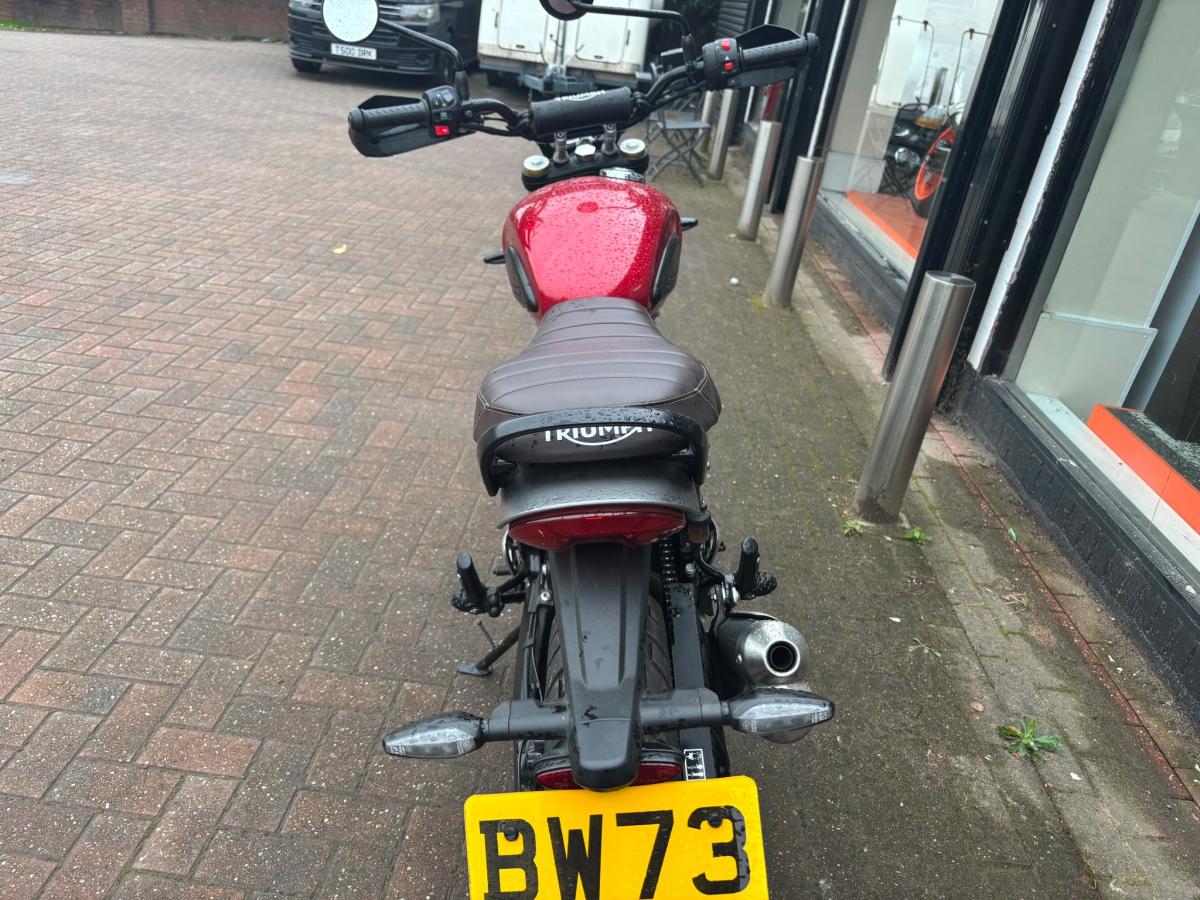 
								Triumph SCRAMBLER 400X full									