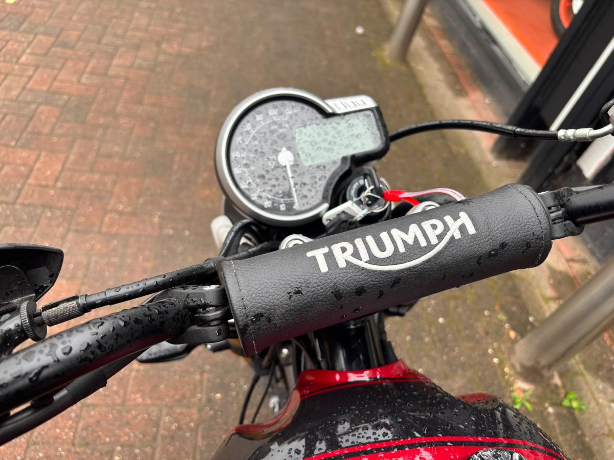 
								Triumph SCRAMBLER 400X full									